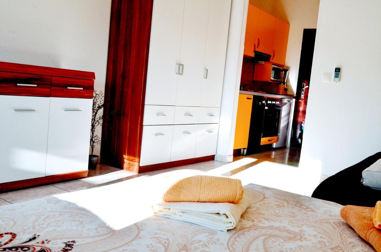 Mihaela Studio Apartmans 150M Near The Beach Kaštela Exterior foto