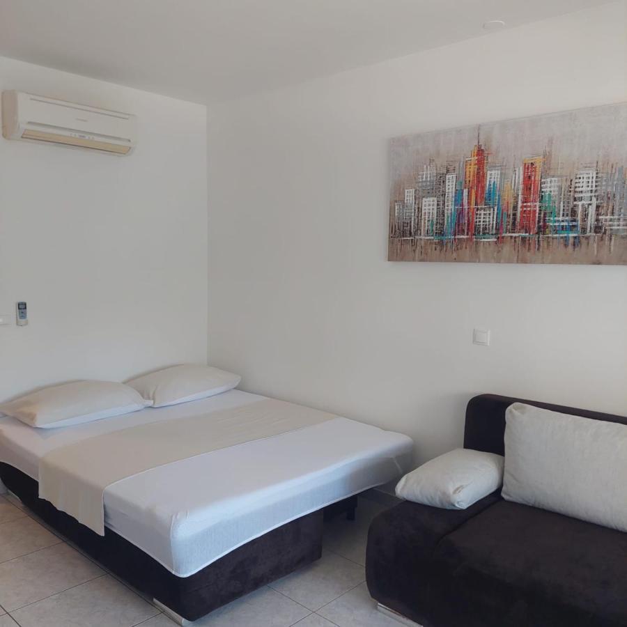 Mihaela Studio Apartmans 150M Near The Beach Kaštela Exterior foto